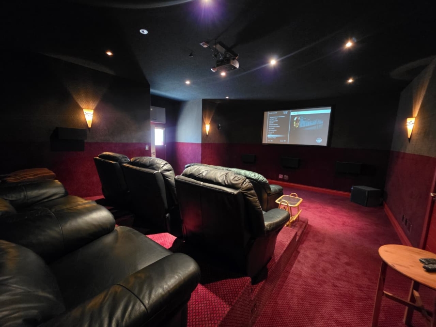 6 Bedroom Property for Sale in Myoli Beach Western Cape